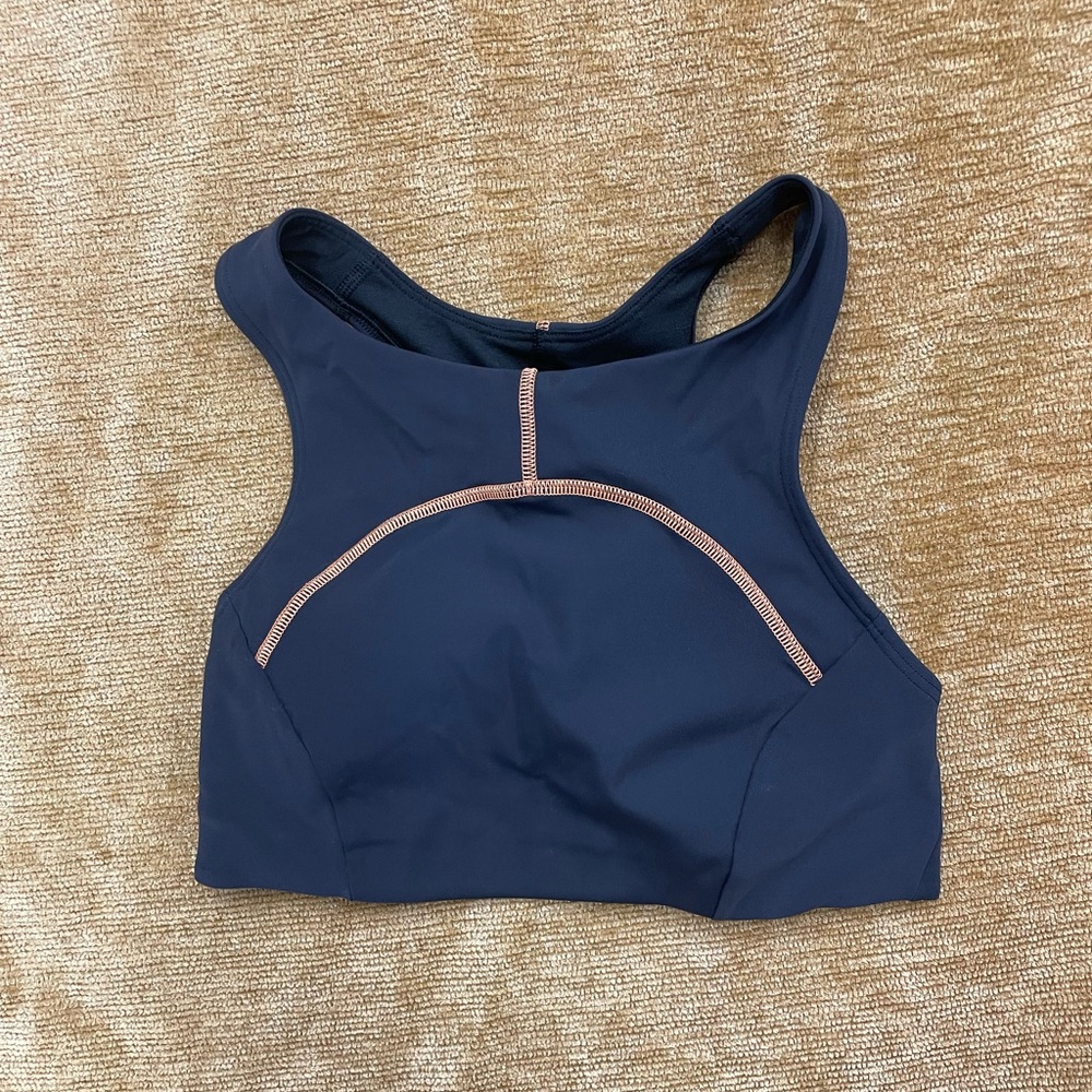 Lululemon razorback sport bra with removable cup pads, black, size 6